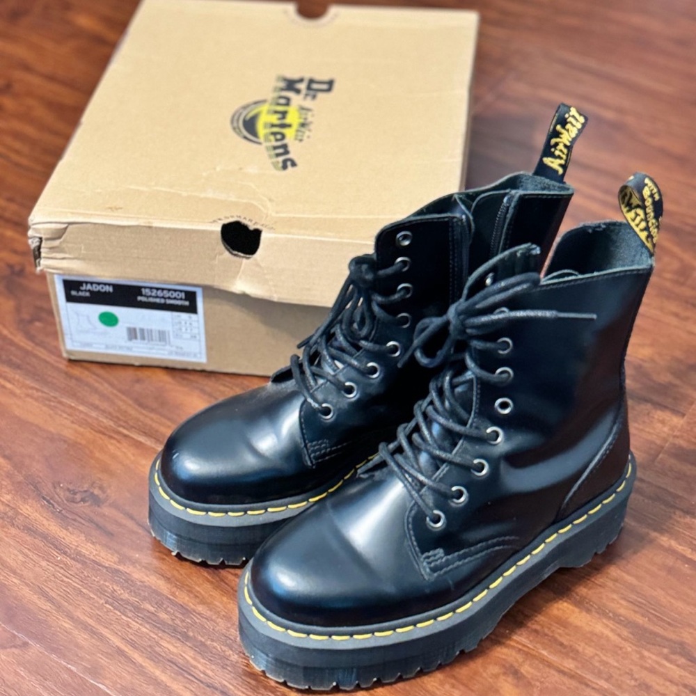 Dr. Martens Jadon (Black)